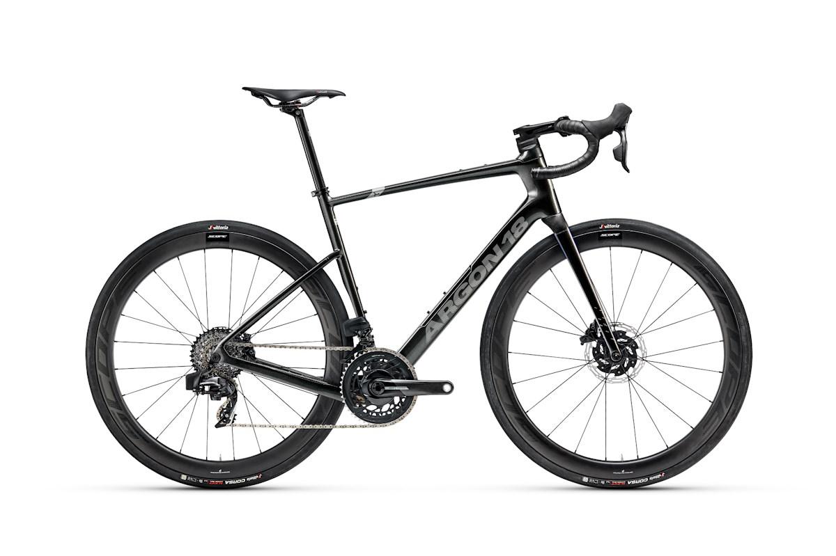 Un vélo électrique argon noir